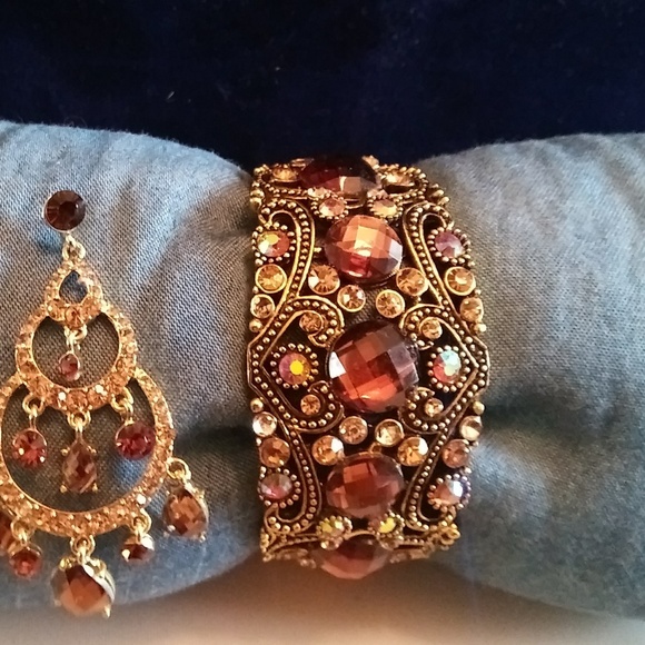 Bracelet and earrings - Picture 1 of 2